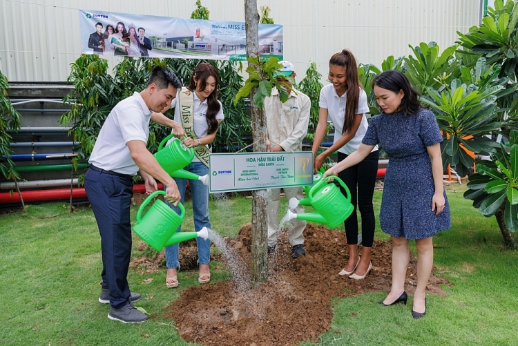 'Miss Earth 2022' Mina Sue Choi tìm hiểu công nghệ tái chế rác thải nhựa tại Việt Nam