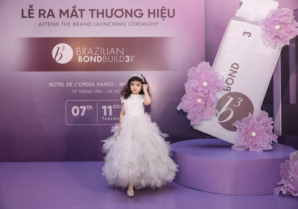 Á hậu Hương Ly thần thái kiêu sa, không góc chết tại sự kiện thời trang tóc Á hậu Hương Ly thần thái kiêu sa, không góc chết tại sự kiện thời trang tóc