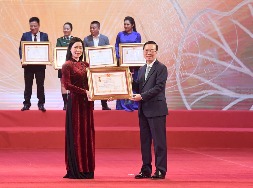 Trần Lực, Quốc Khánh, Mỹ Uyên, Quốc Trung... nhận danh hiệu Nghệ sĩ Nhân dân Trần Lực, Quốc Khánh, Mỹ Uyên, Quốc Trung... nhận danh hiệu Nghệ sĩ Nhân dân