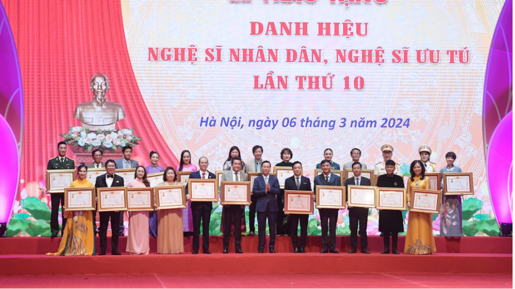 Trần Lực, Quốc Khánh, Mỹ Uyên, Quốc Trung... nhận danh hiệu Nghệ sĩ Nhân dân Trần Lực, Quốc Khánh, Mỹ Uyên, Quốc Trung... nhận danh hiệu Nghệ sĩ Nhân dân