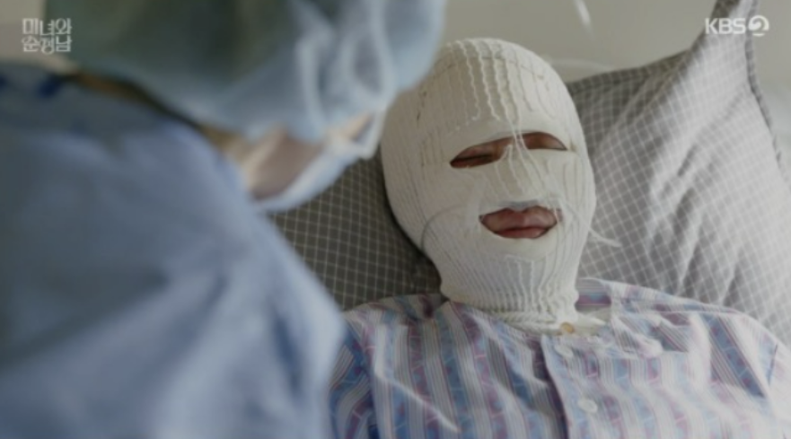 Phim Hàn bị chỉ trích vì để con gái chụp ảnh khỏa thân trả nợ cho mẹ