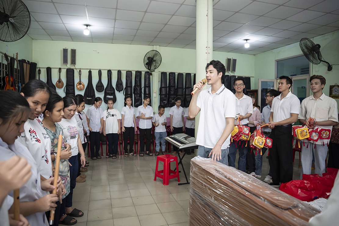 Nam vương Tuấn Ngọc, Á vương Minh Toại, Ta Bi tặng quà Trung thu cho trẻ em mồ côi, khiếm thị