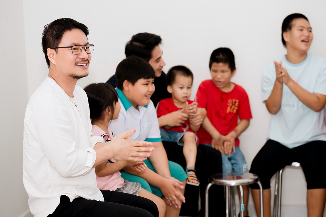 Nam vương Tuấn Ngọc, Á vương Minh Toại, Ta Bi tặng quà Trung thu cho trẻ em mồ côi, khiếm thị