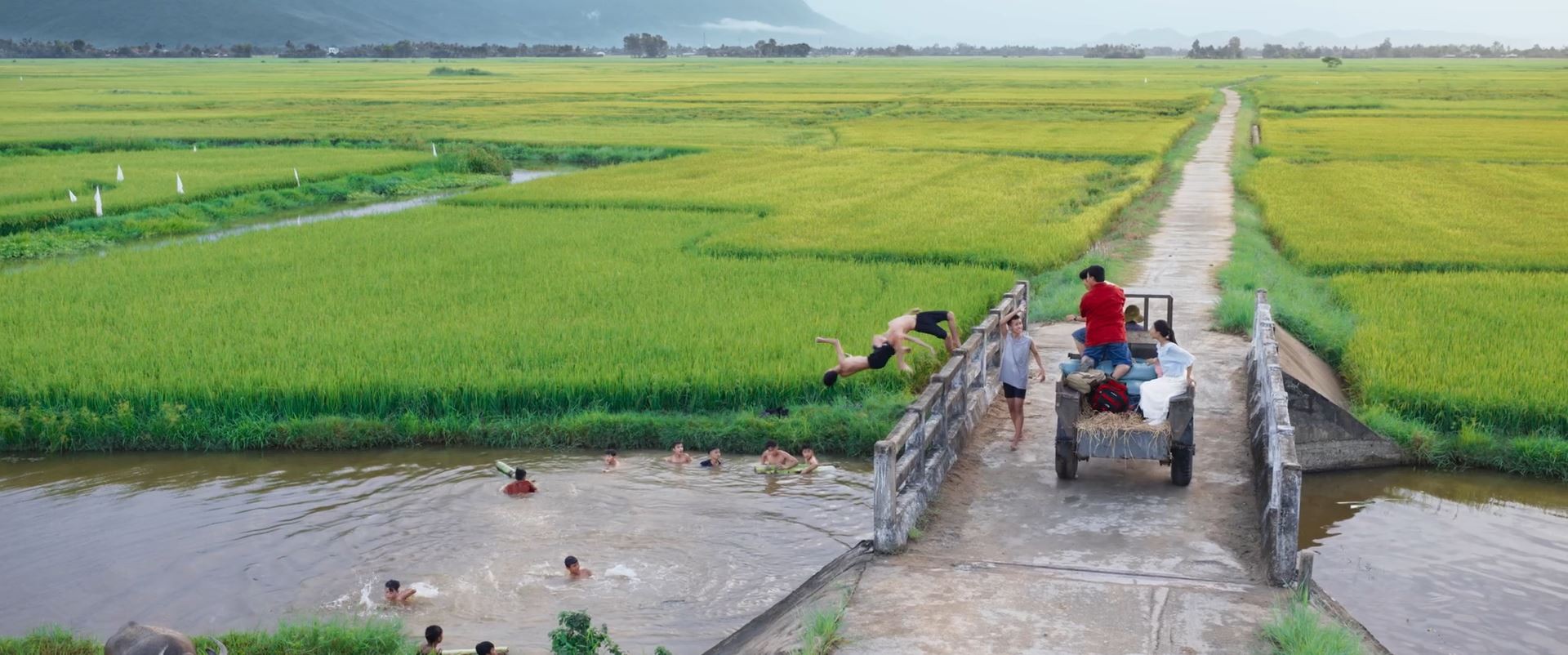 'Kính vạn hoa' bản điện ảnh: Gọi tên thanh xuân qua những khung hình đầu tiên