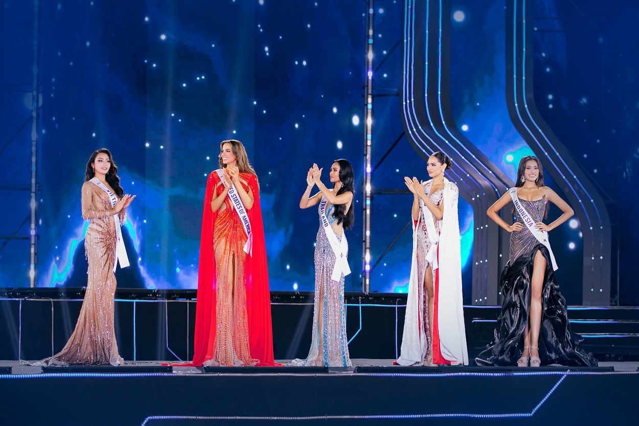 'Miss Cosmo Indonesia' Ketut Permata Juliastrid đăng quang 'Miss Cosmo 2024'