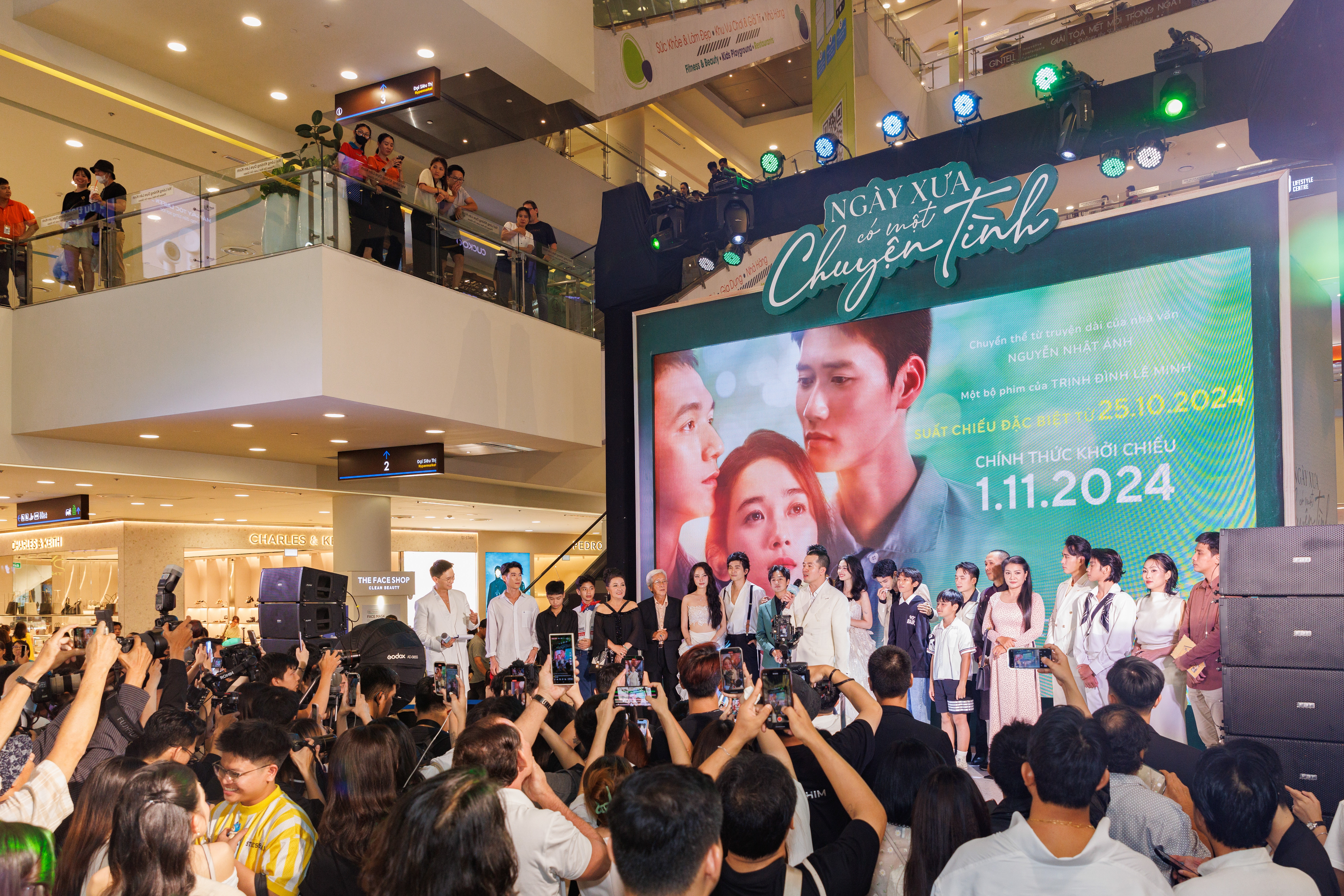 Nữ chính 'Ngày xưa có một chuyện tình' rơi nước mắt kể lại lần đầu trải nghiệm làm mẹ, sinh con khi đóng phim