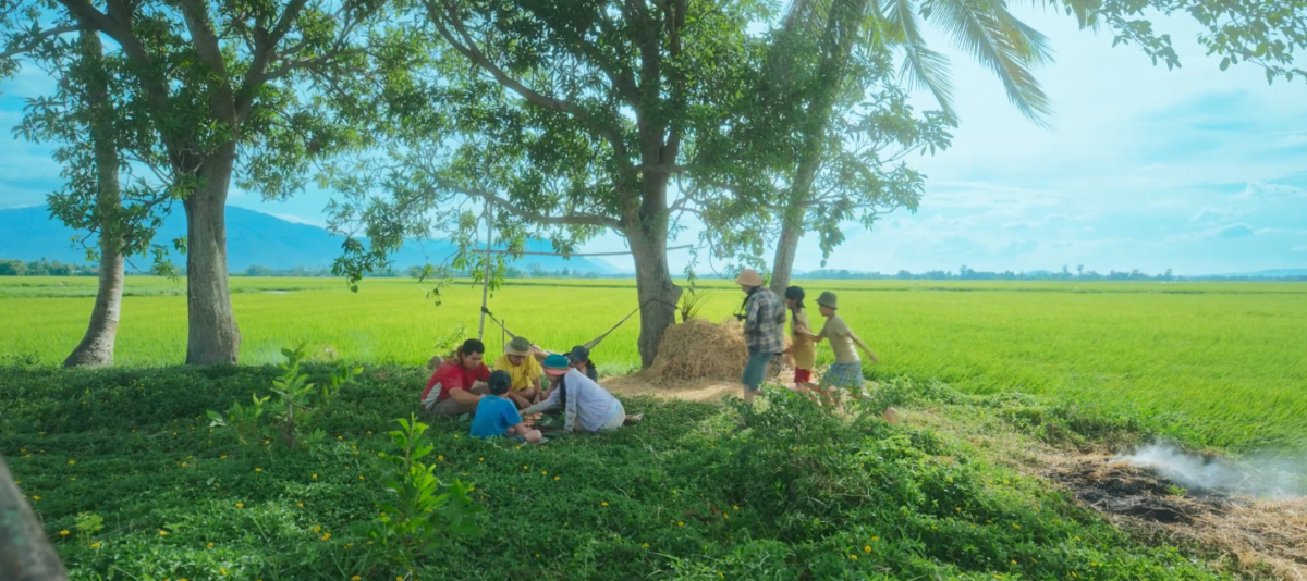 Đạo diễn Võ Thanh Hòa giải thích vì sao Hạnh có mặt trong câu chuyện 'Bắt đền Hoa sứ' và ' Con mả con ma' ở bản điện ảnh