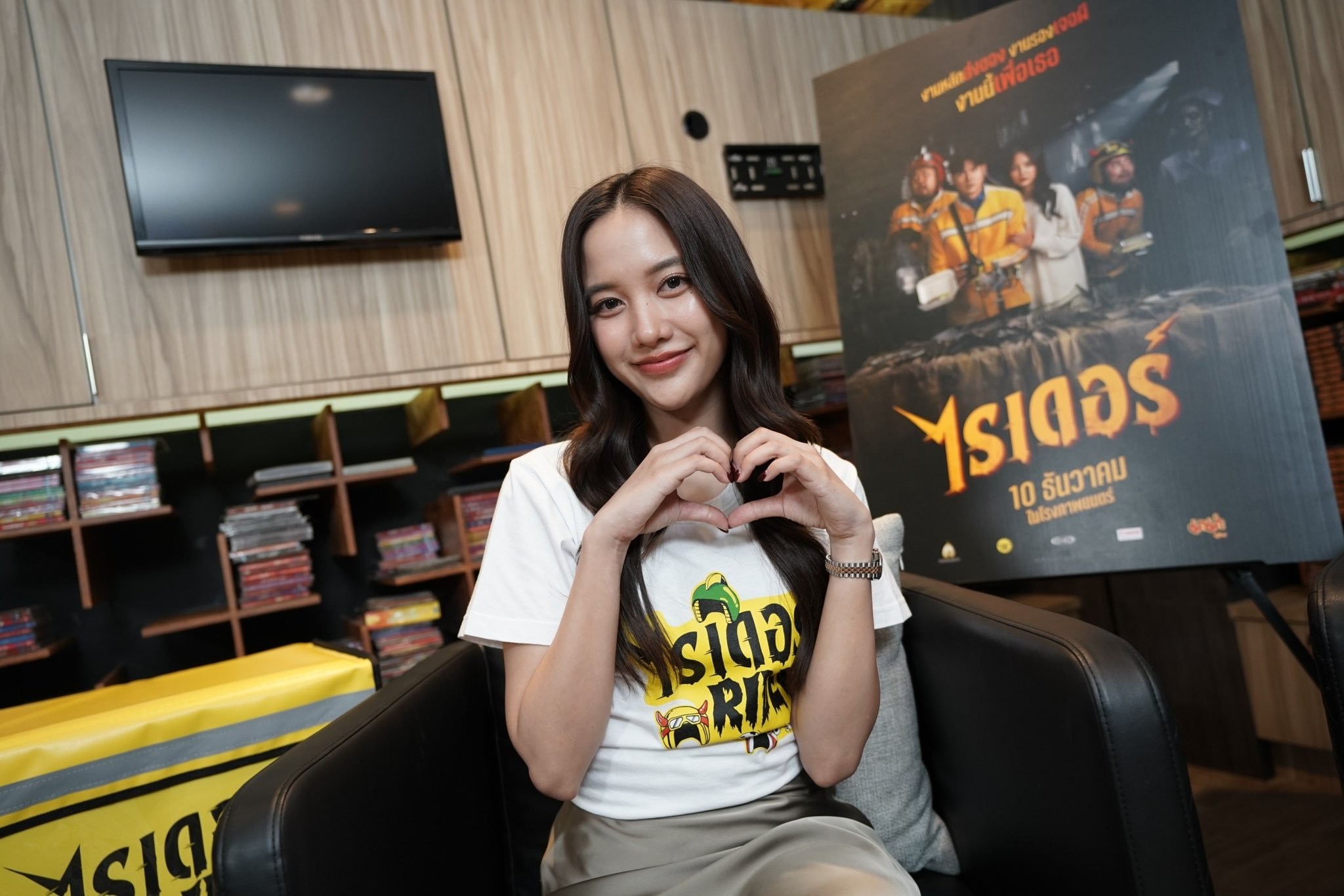 Freen Sarocha Chankimha - Nữ nghệ sĩ Thái Lan sở hữu lượng fan khủng khắp châu Á gây sốt khi vào vai nữ chính trong 'Rider: Giao hàng cho ma'