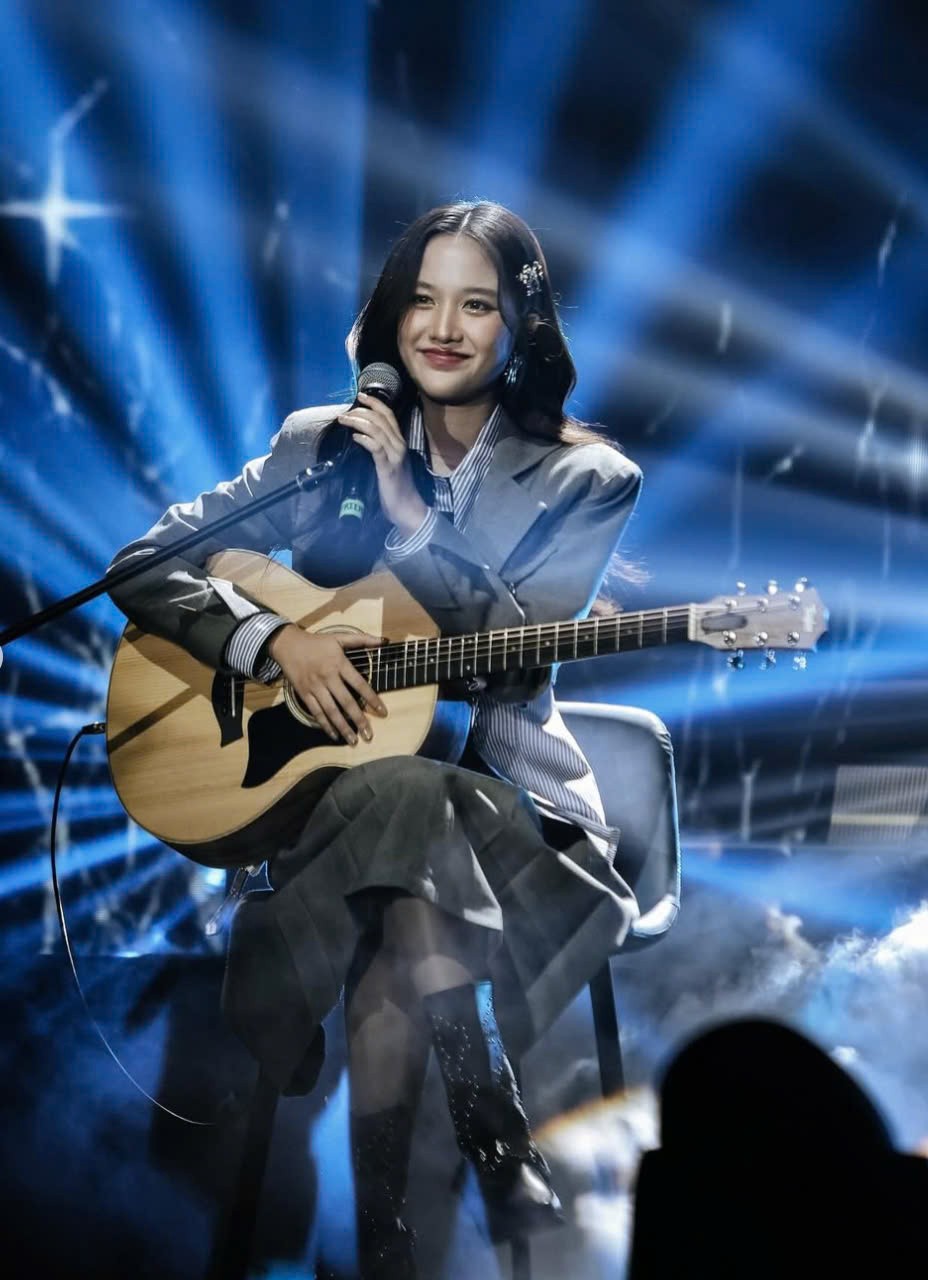 Freen Sarocha Chankimha - Nữ nghệ sĩ Thái Lan sở hữu lượng fan khủng khắp châu Á gây sốt khi vào vai nữ chính trong 'Rider: Giao hàng cho ma'
