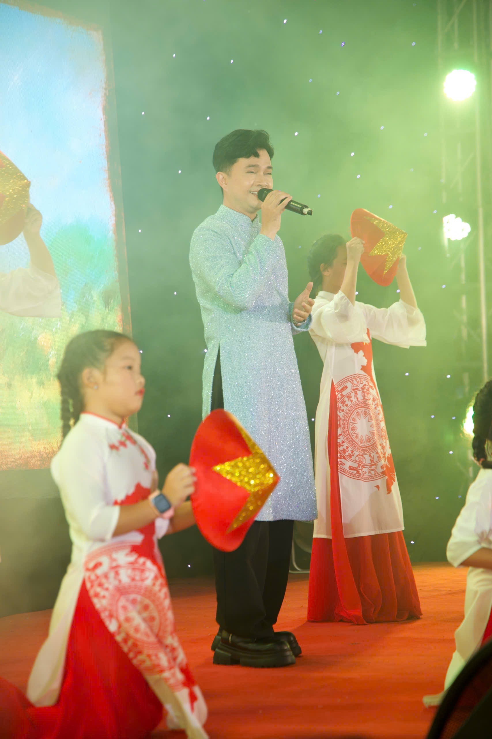 NSND Trịnh Kim Chi, NSƯT Tú Sương, nghệ sĩ Thanh Hằng trình diễn tại Lễ hội Dinh Cô 2025