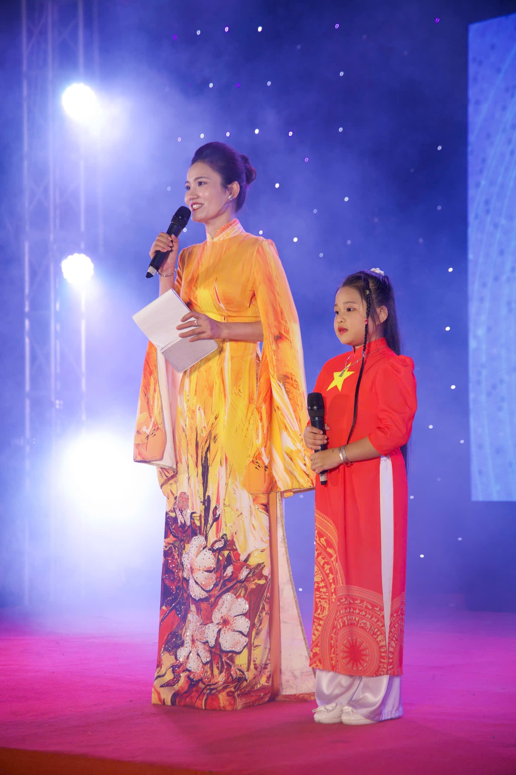 NSND Trịnh Kim Chi, NSƯT Tú Sương, nghệ sĩ Thanh Hằng trình diễn tại Lễ hội Dinh Cô 2025