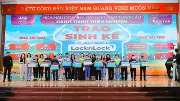 Thí sinh 'Hoa hậu doanh nhân Việt Nam toàn cầu 2025' lan tỏa yêu thương, trao hơn 600 triệu đồng quà tặng tại Vĩnh Phúc