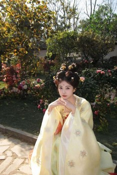 Bạch Lộc tái xuất với dự án mới, tiết lộ lý do hạn chế đóng phim cổ trang