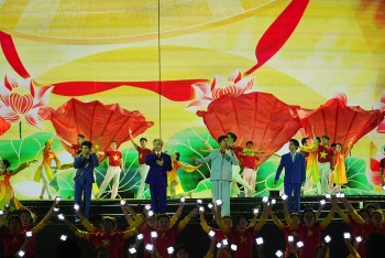 Dàn 'Anh trai 'Say Hi' tự hào hát 'Khát vọng là người Việt' tại chương trình nghệ thuật đặc biệt 'Mùa xuân thống nhất'