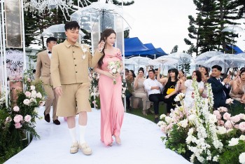 Lý Nhã Kỳ làm dâu phụ, là người chọn ngày cưới cho Hồ Quỳnh Hương