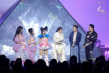 Em xinh Bảo Anh 'trẻ hóa' khi tham gia 'Em xinh 'Say Hi'