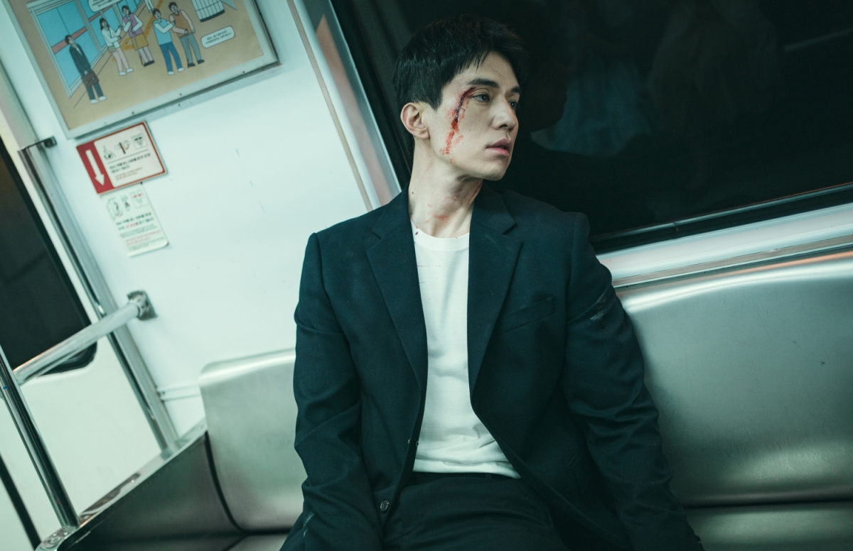 Màn ảnh Hàn tháng 7: Màn ‘đối đầu’ của Lee Jong Suk, Lee Dong Wook