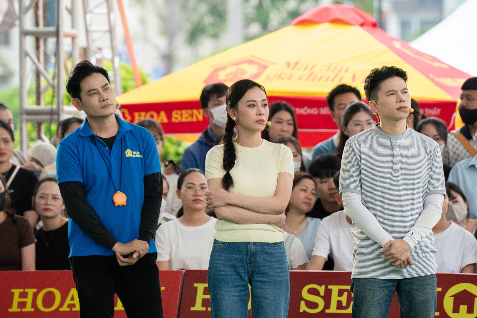 'Mái ấm gia đình Việt': Ca sĩ Hoàng Tôn và diễn viên Phương Oanh nghẹn lòng trước những em nhỏ sớm mất đi cha mẹ vì bệnh K