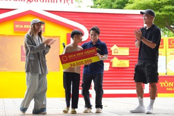 'Mái ấm gia đình Việt': BigDaddy gặp sự cố trên sân khấu, hành động của Emily gây xúc động