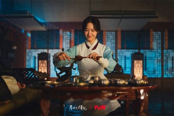 'Bon Appétit, Your Majesty' của Yoona (SNSD) thống trị bảng xếp hạng Netflix