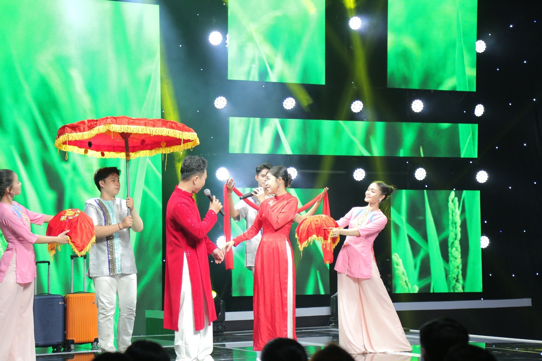 Chung kết 1 'Giai điệu ước mơ': Top 4 thăng hoa khi song ca cùng loạt ca sĩ khách mời đình đám