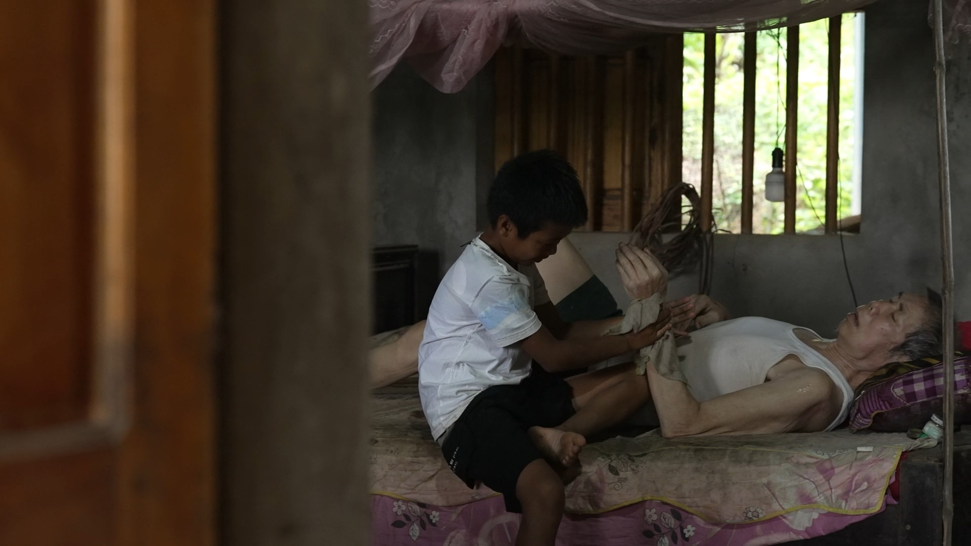 'Mái ấm gia đình Việt': MC Đại Nghĩa bật khóc, Ngô Lan Hương nghẹn ngào trước những nỗi đau không lời của trẻ thơ