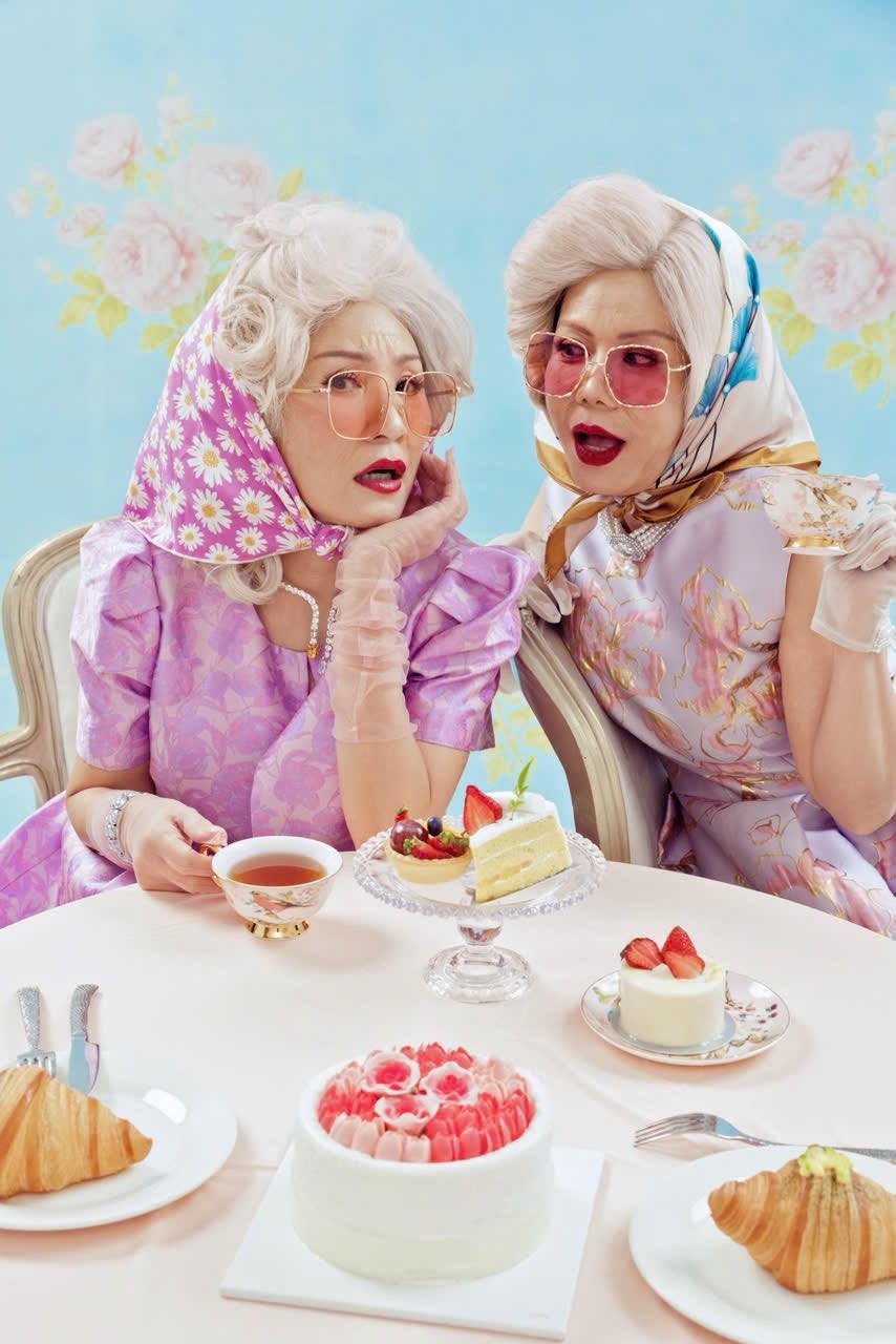 Việt Hương và Hồng Đào tái xuất rạng rỡ, trở thành 'Hai nàng thơ'