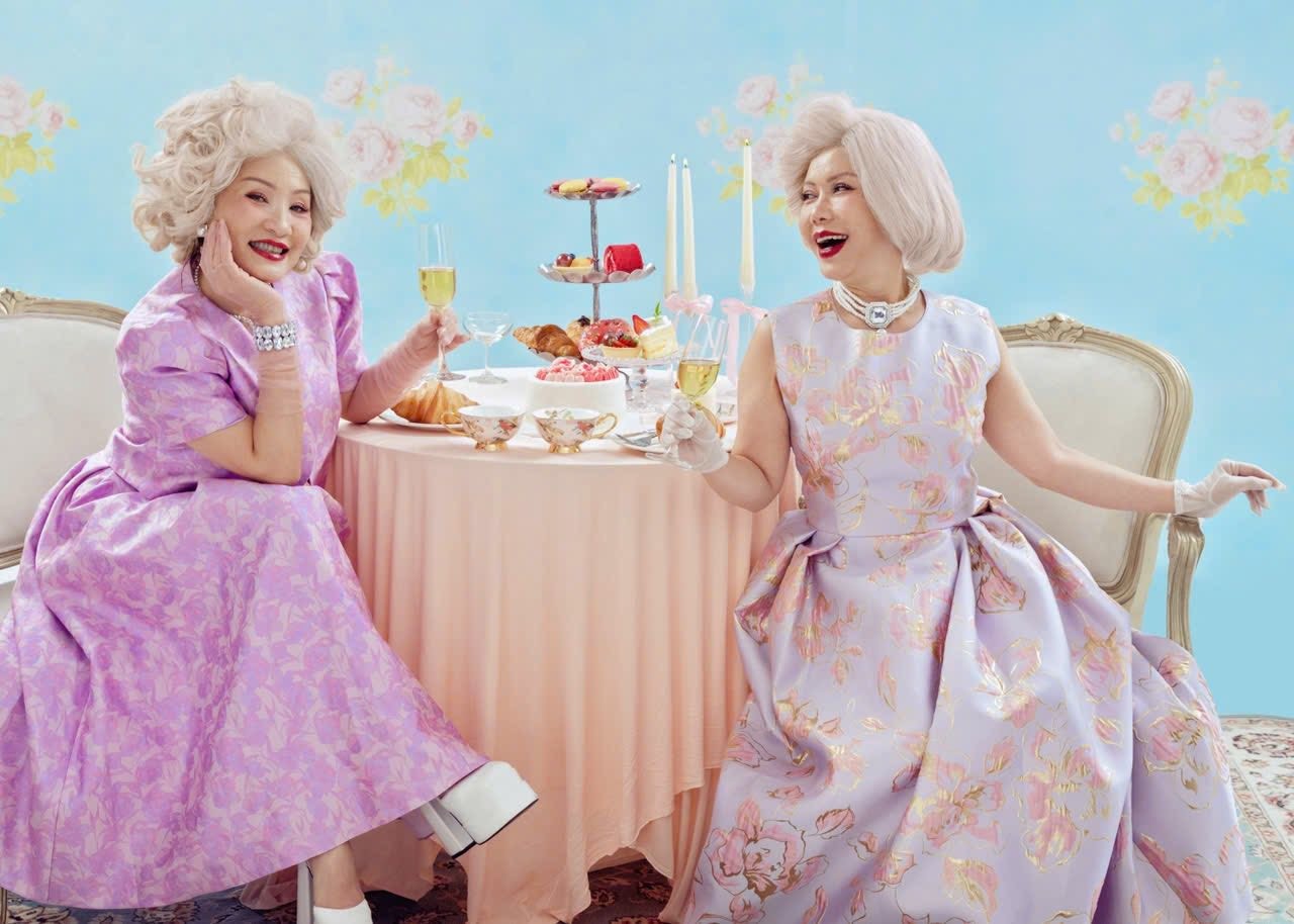 Việt Hương và Hồng Đào tái xuất rạng rỡ, trở thành 'Hai nàng thơ'