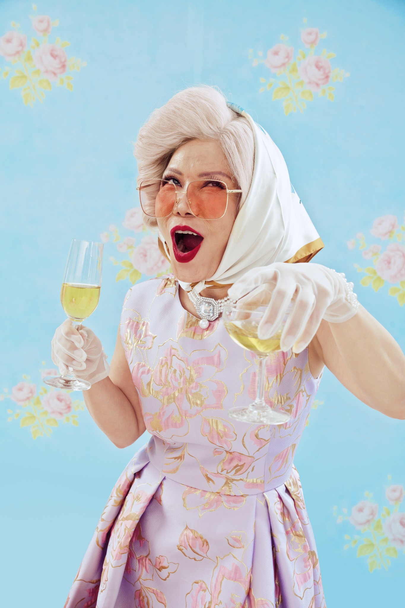 Việt Hương và Hồng Đào tái xuất rạng rỡ, trở thành 'Hai nàng thơ'