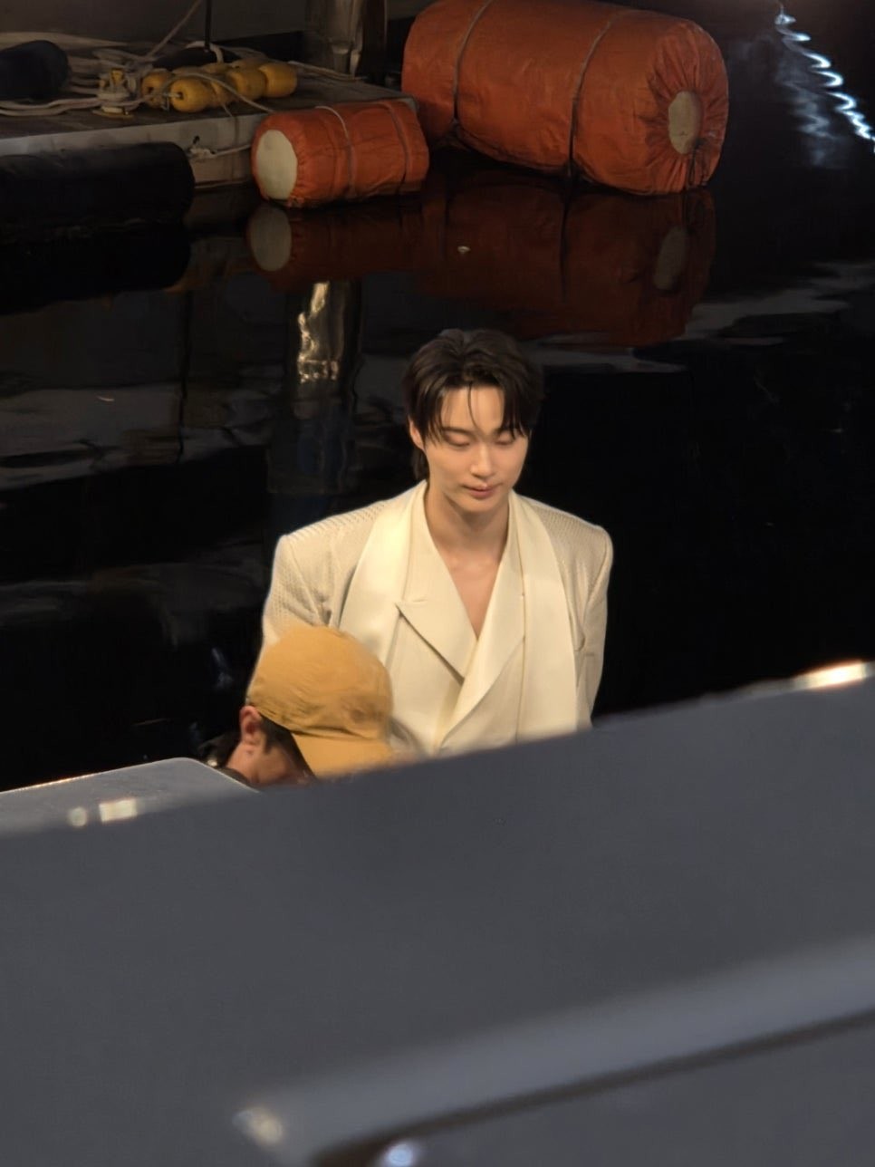 Byun Woo Seok hóa thành hoàng tử khiến người hâm mộ phát cuồng