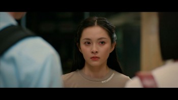 Nga trong 'Cách em 1 milimet' tiếp tục gây bão tranh cãi