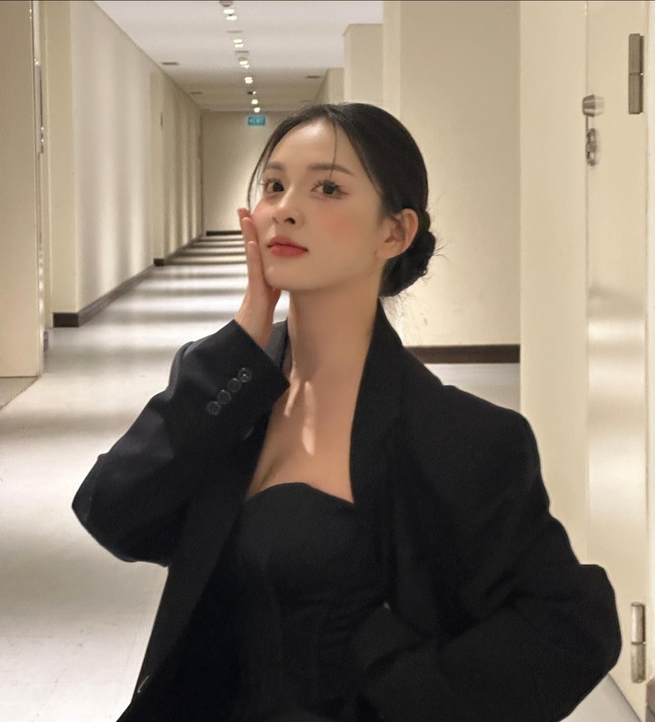 Nhan sắc đời thực 'ngọt ngào' của Nga trong 'Cách em 1 milimet'