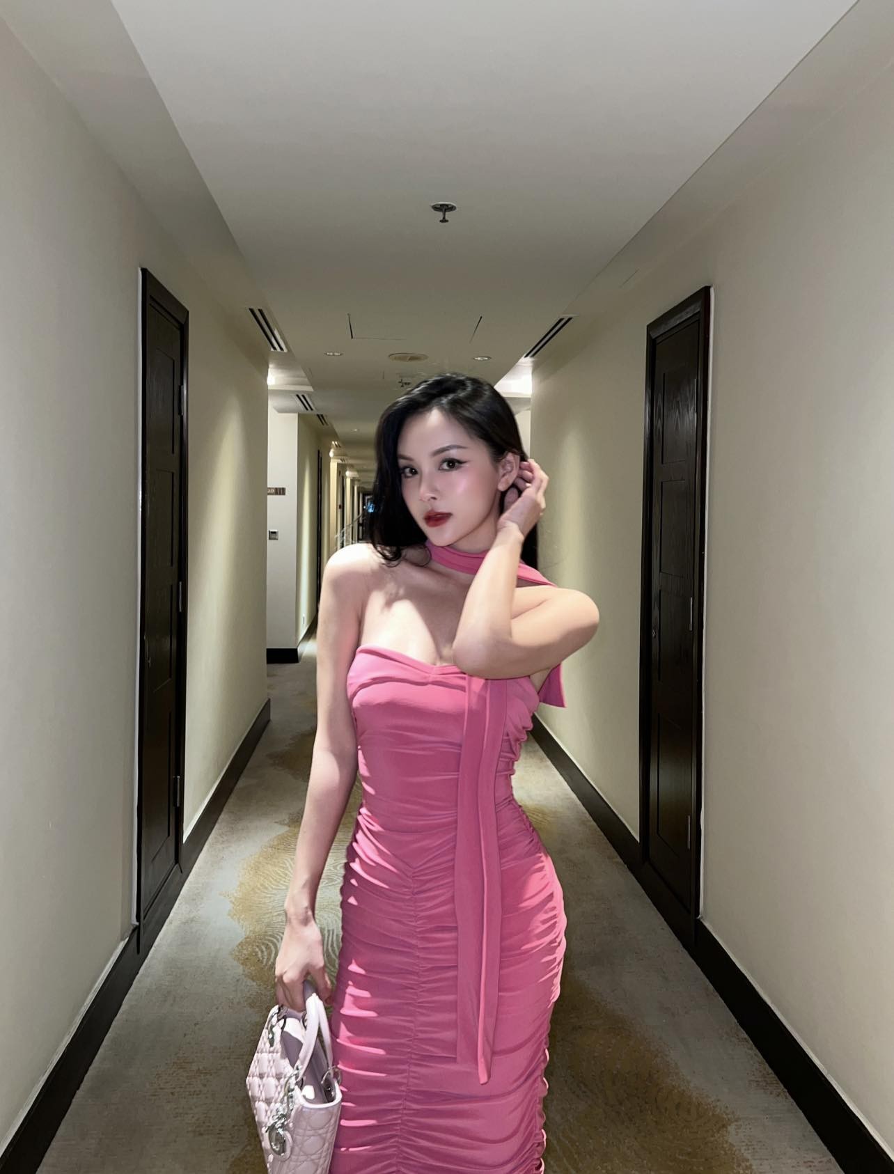 Nhan sắc đời thực 'ngọt ngào' của Nga trong 'Cách em 1 milimet'