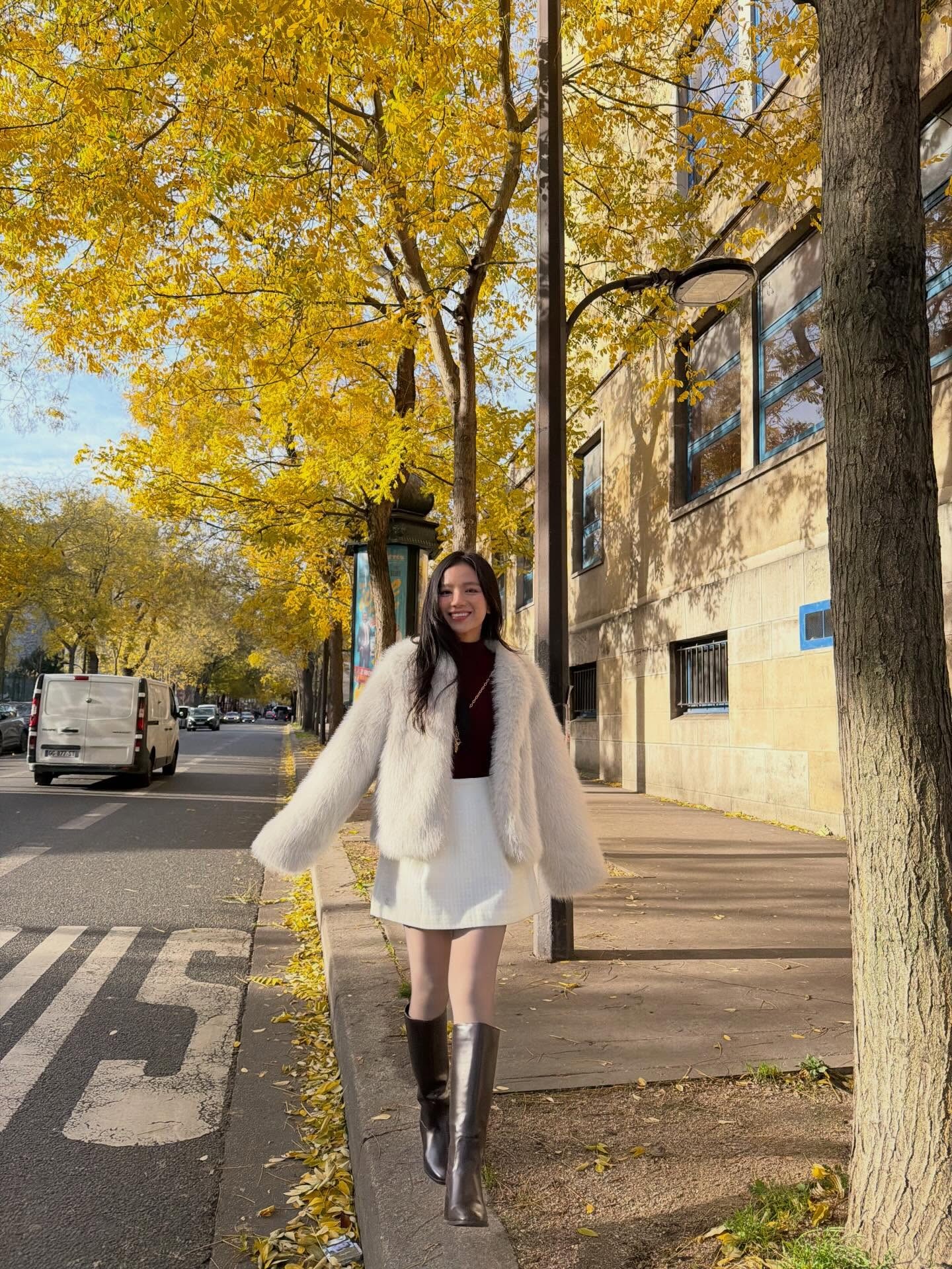 Hai phong cách đối lập của cô lái đò 'Mưa đỏ' Lê Hạ Anh