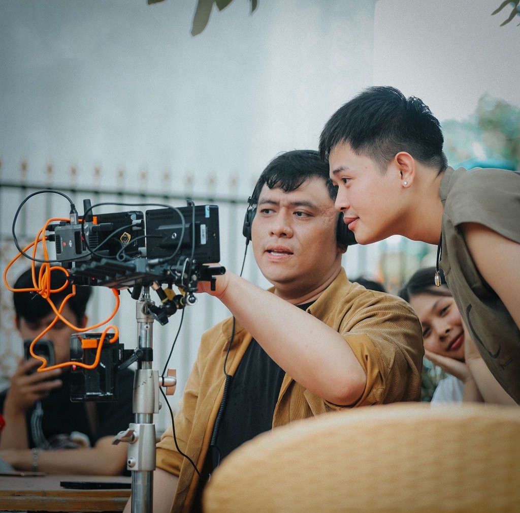 Đạo diễn Đỗ Hoàng 'tái xuất' với 4 đề cử Ngôi Sao Xanh 2025 cho phim 'Mùa hạ năm ấy, mặt trời ngủ say'