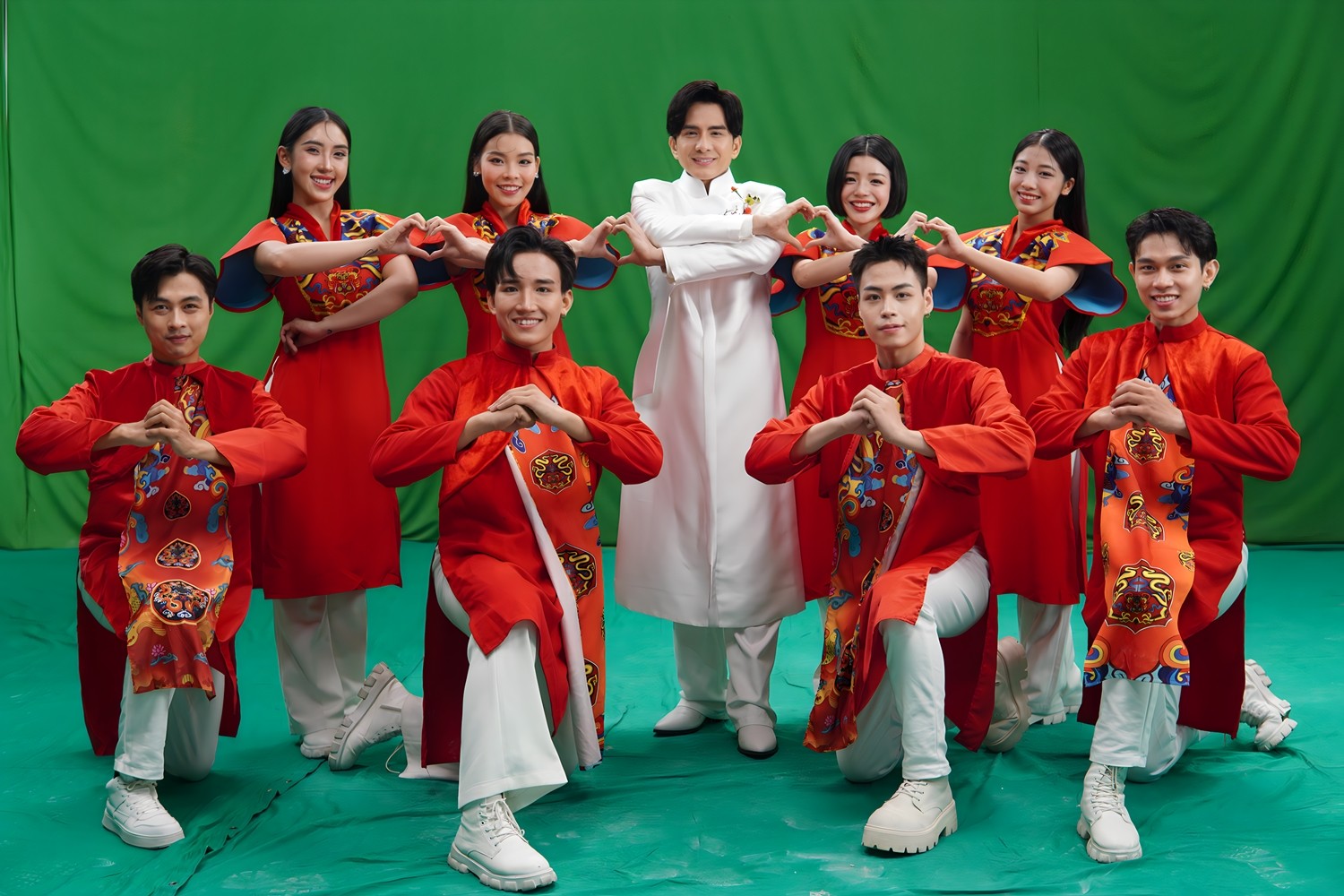 Đan Trường mở bát 2026 bằng MV 'Tinh hoa Tết Việt'