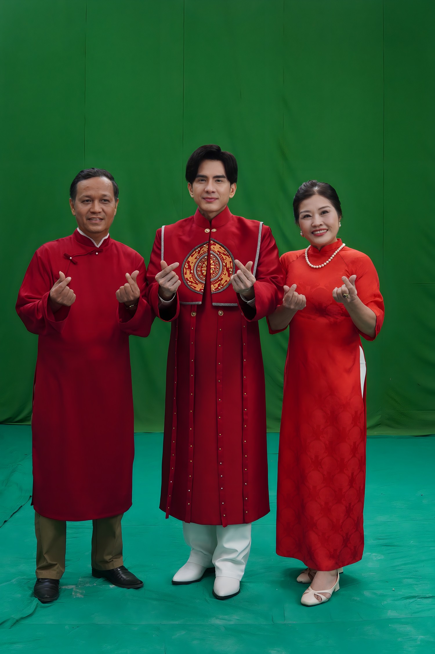 Đan Trường mở bát 2026 bằng MV 'Tinh hoa Tết Việt'