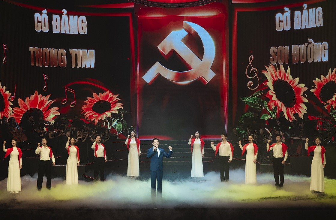 Anh Tú lần đầu trình diễn ca khúc mới hướng tới Đại hội Đảng toàn quốc XIV - 'Thưa Đảng'