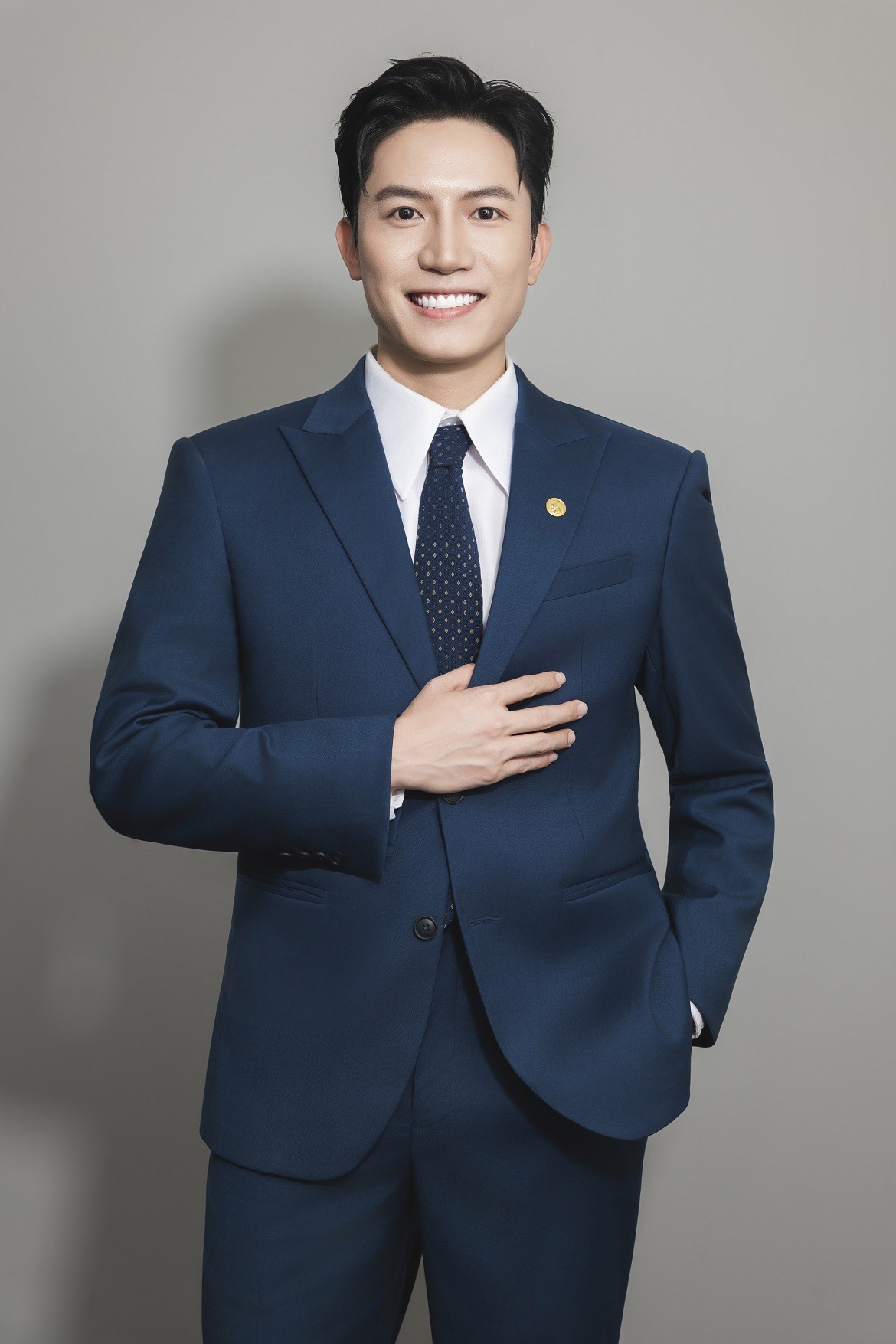 Anh Tú lần đầu trình diễn ca khúc mới hướng tới Đại hội Đảng toàn quốc XIV - 'Thưa Đảng'