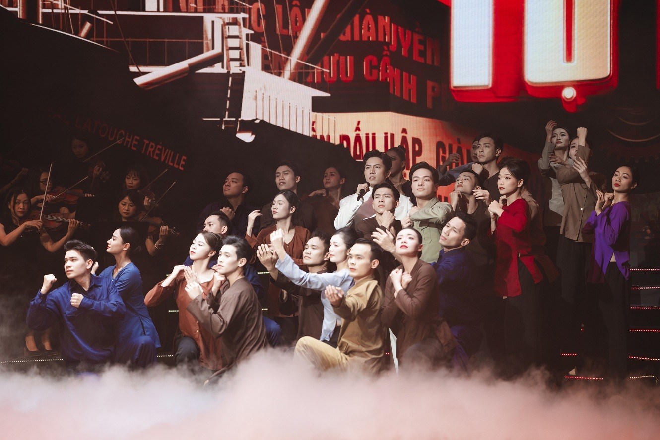 Anh Tú lần đầu trình diễn ca khúc mới hướng tới Đại hội Đảng toàn quốc XIV - 'Thưa Đảng'