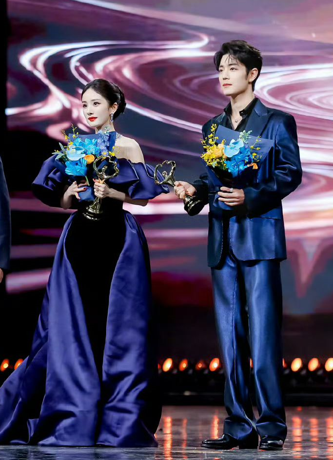 Dương Mịch, Tiêu Chiến vướng ồn ào 'tranh ghế' tại đêm hội Weibo