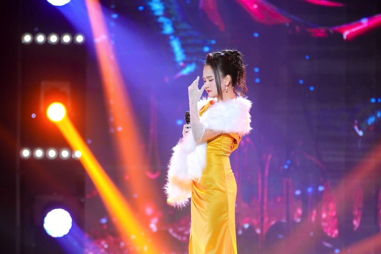 'Mỹ nữ bolero' Hiền Anh lột xác với hình ảnh cá tính, đa màu sắc trong 'Tỏa sáng sao đôi 2026'