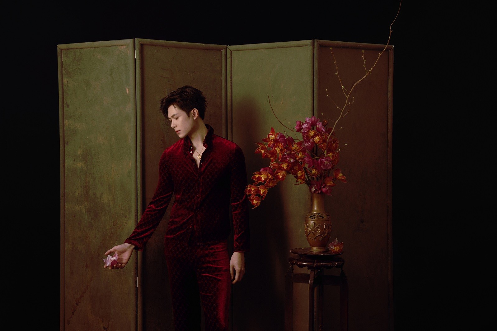 Anh Tú Atus mở màn năm Bính Ngọ với 3 ca khúc OST trong 'Nhà ba tôi một phòng'