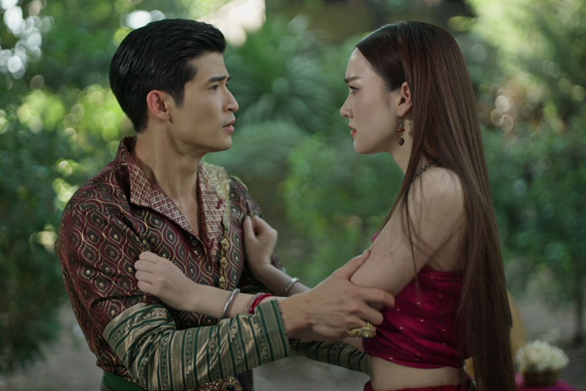 Ly kỳ chuyện tình nghìn năm giữa người và thần rắn trong 'Truyền thuyết hồ thiêng'