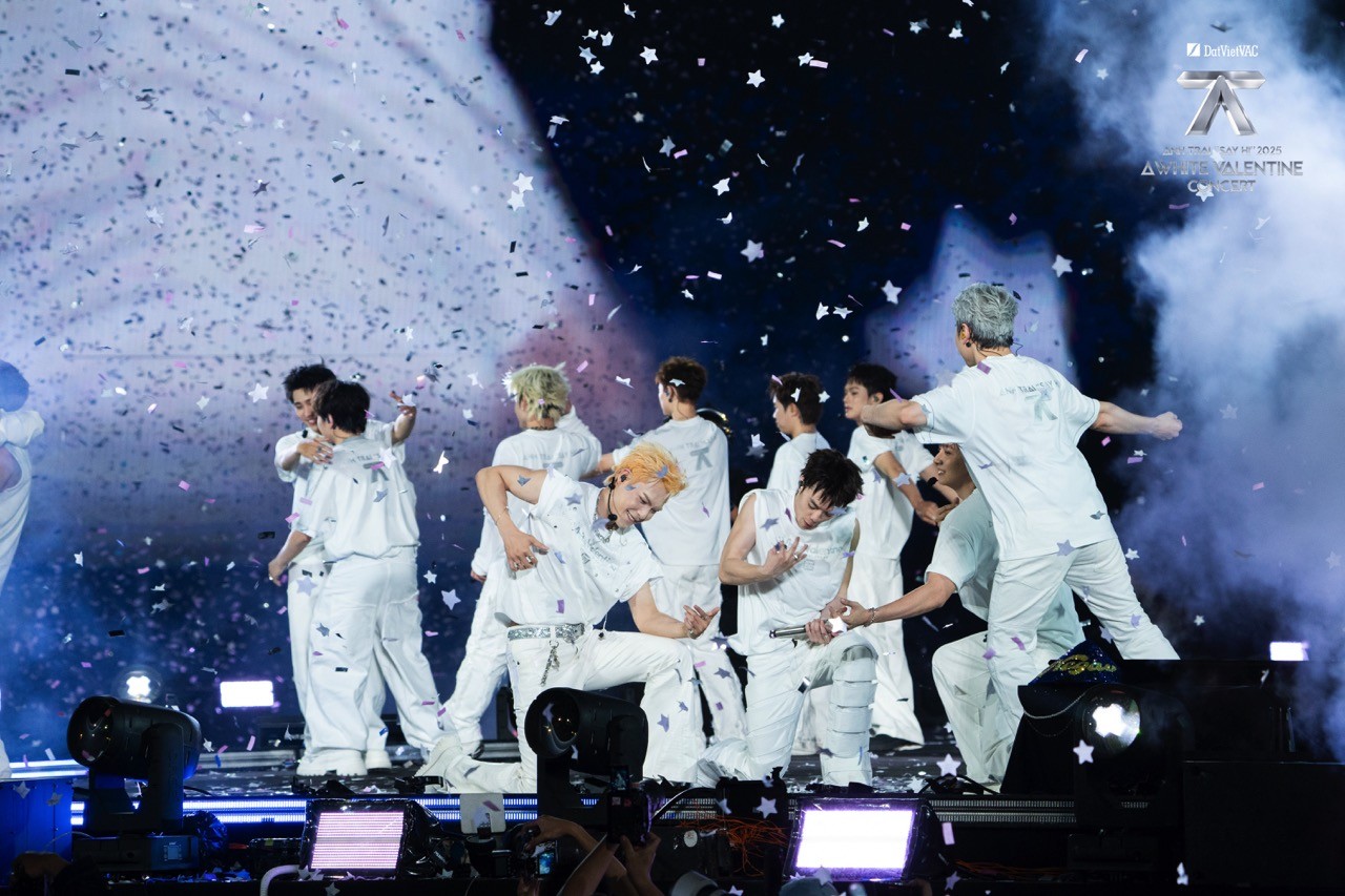 'Anh trai 'Say Hi' 2025 - A White Valentine Concert' lần đầu tạo nên 'biển trắng' Valentine quy mô lớn tại Thủ đô Hà Nội