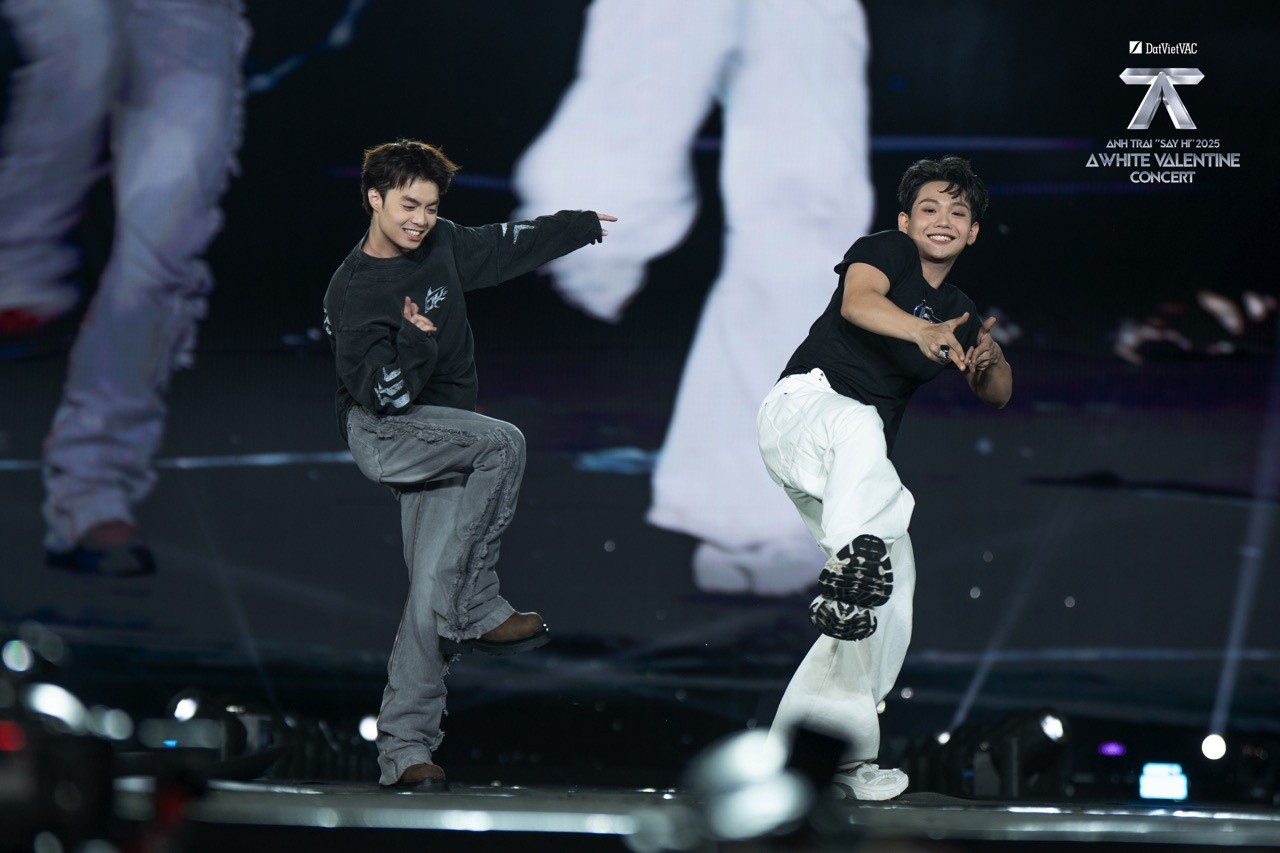 'Anh trai 'Say Hi' 2025 - A White Valentine Concert' lần đầu tạo nên 'biển trắng' Valentine quy mô lớn tại Thủ đô Hà Nội