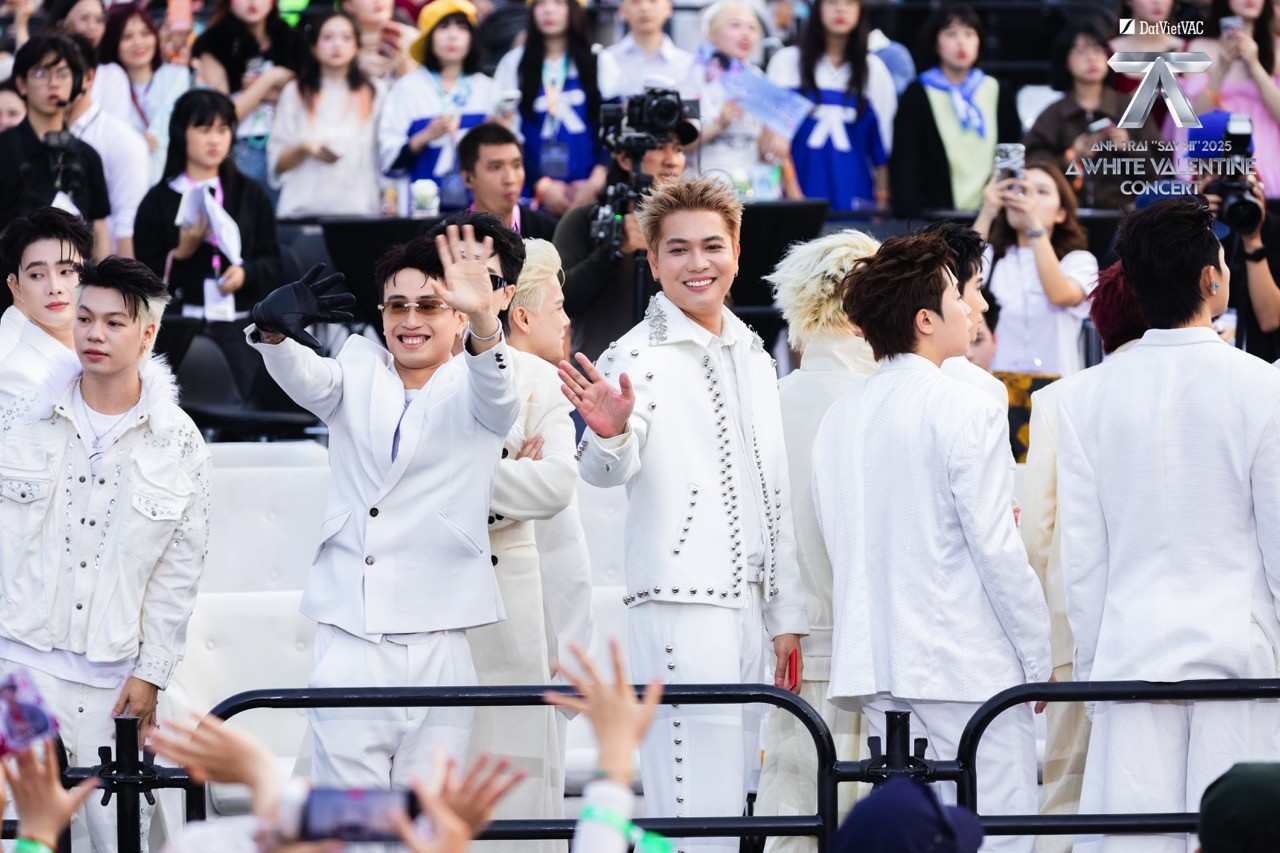 'Anh trai 'Say Hi' 2025 - A White Valentine Concert' lần đầu tạo nên 'biển trắng' Valentine quy mô lớn tại Thủ đô Hà Nội