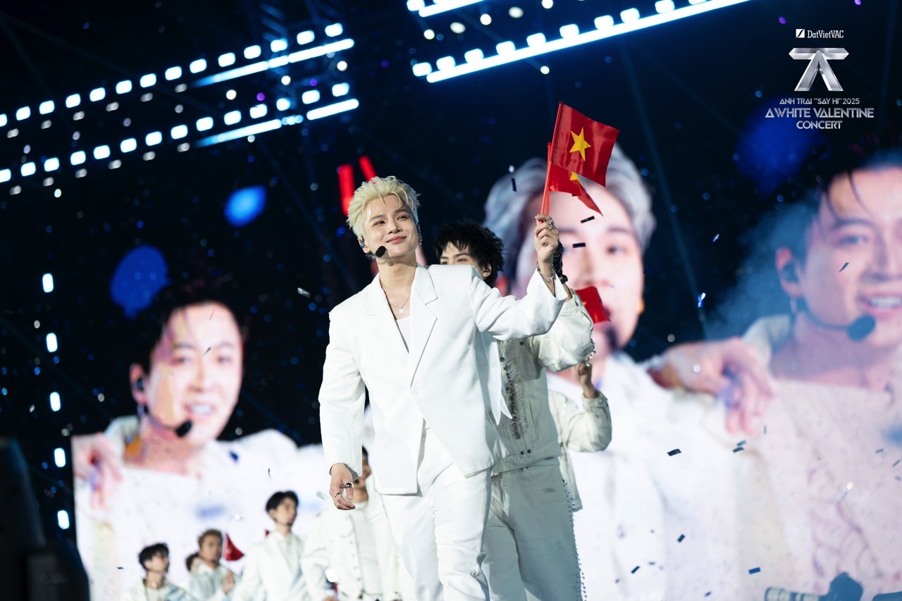 'Anh trai 'Say Hi' 2025 - A White Valentine Concert' lần đầu tạo nên 'biển trắng' Valentine quy mô lớn tại Thủ đô Hà Nội