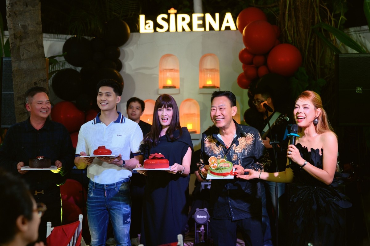 Ca sĩ Thanh Thảo tổ chức sinh nhật muộn, quy tụ dàn nghệ sĩ đình đám