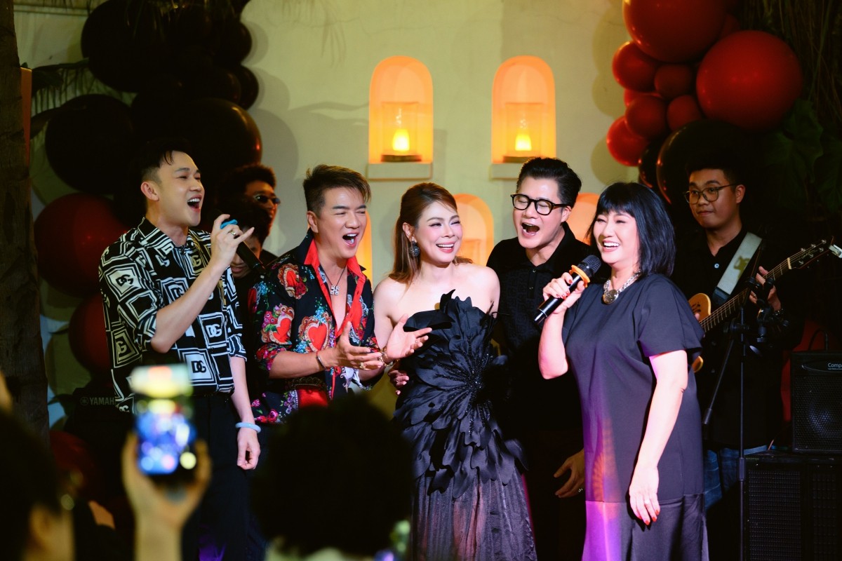 Ca sĩ Thanh Thảo tổ chức sinh nhật muộn, quy tụ dàn nghệ sĩ đình đám